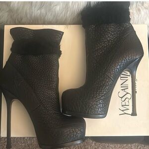 Yves Saint Laurent Textured Black Heeled Boots